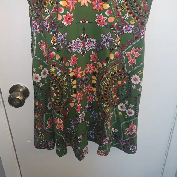 New York & Company: green and floral paisley print sleeveless dress w/ pockets - Picture 3 of 12